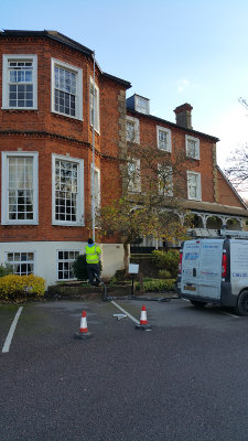 Gutter cleaning in Tonbridge TN10 TN11